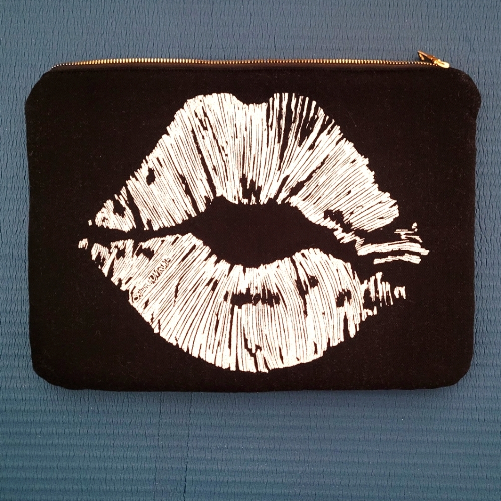 Lauren Moshi clutch